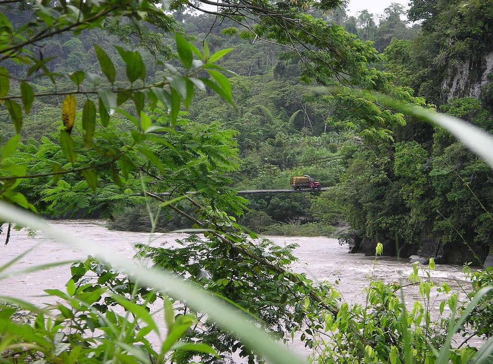 File:Ecuador bridgeoverthePastazas2.JPG - Wikipedia