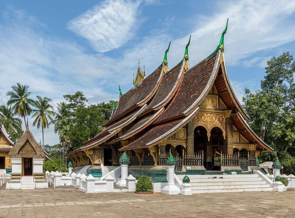 File:Temple Wat Xieng Thong - Luang Prabang - Laos.jpg - Wikipedia