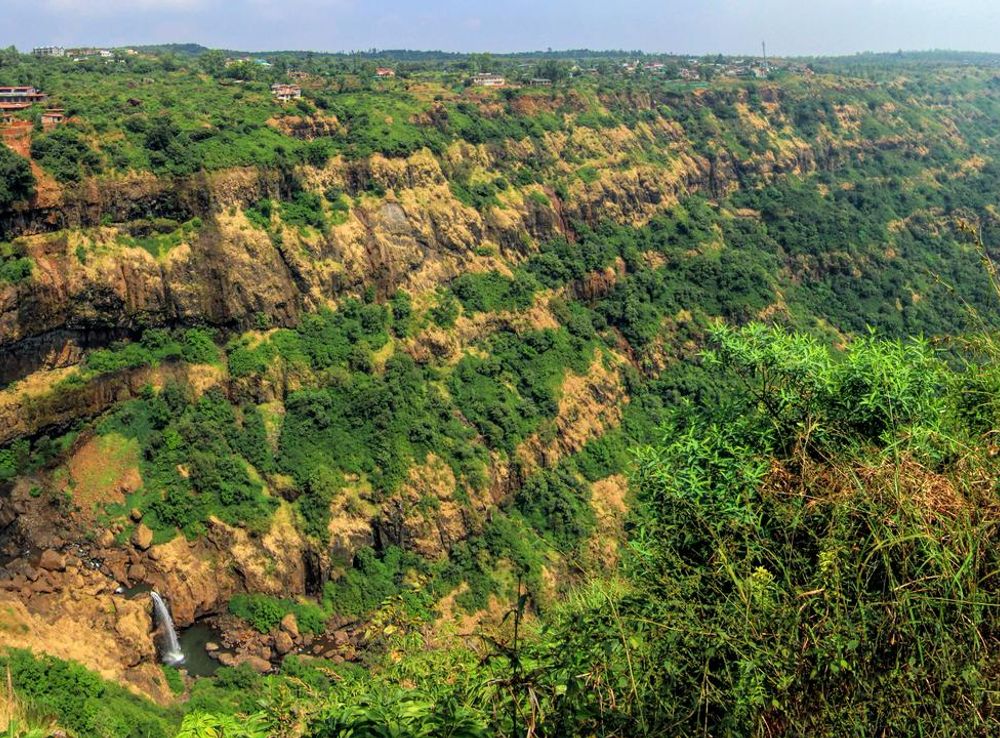 File:Lingmala waterfall 1.jpg - Wikimedia Commons