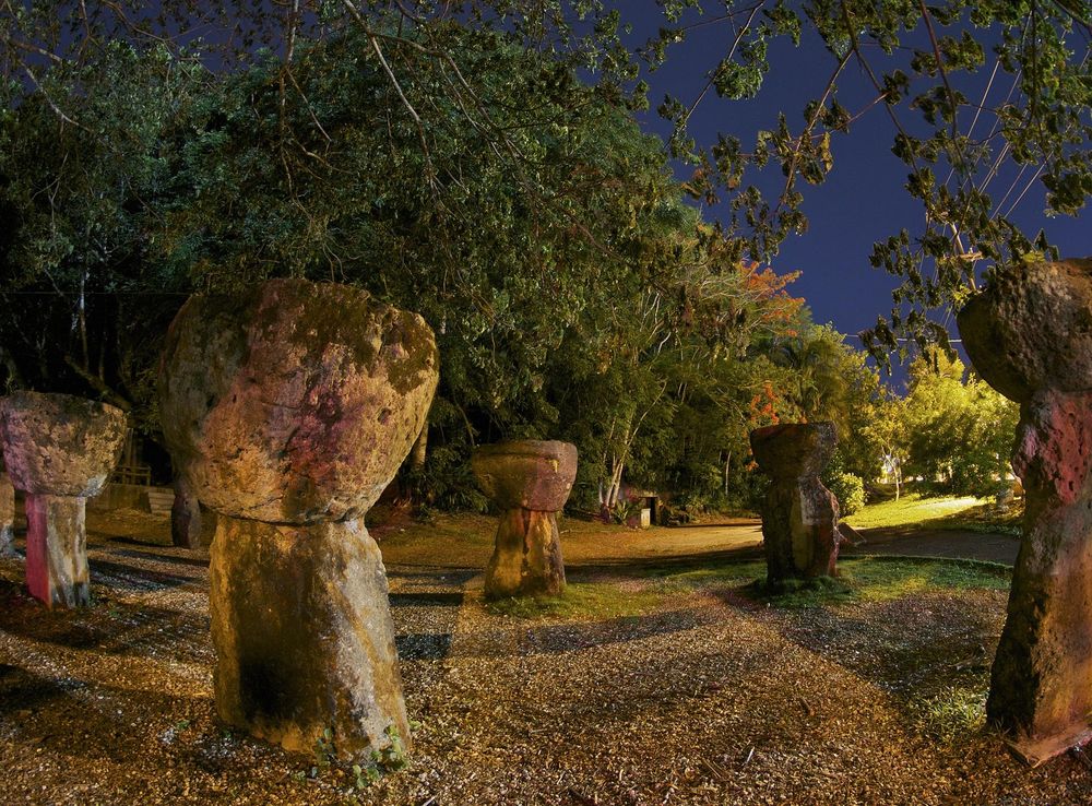 File:Latte Stones at Senator Angel Leon Guerrero Santos Memorial Park.jpg -  Wikimedia Commons