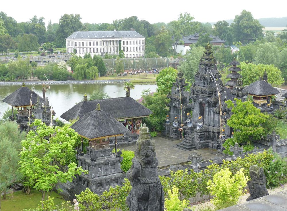 File:Pairi Daiza in Belgium 2015.JPG - Wikimedia Commons