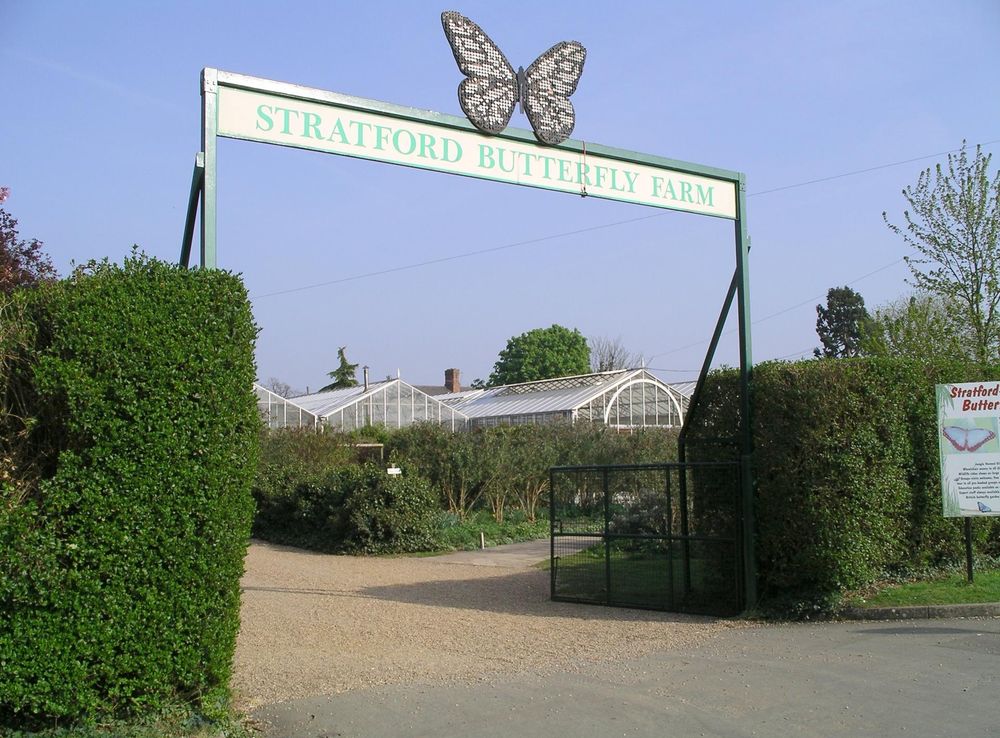 File:Stratford butterfly farm gate 14a07.JPG - Wikimedia Commons