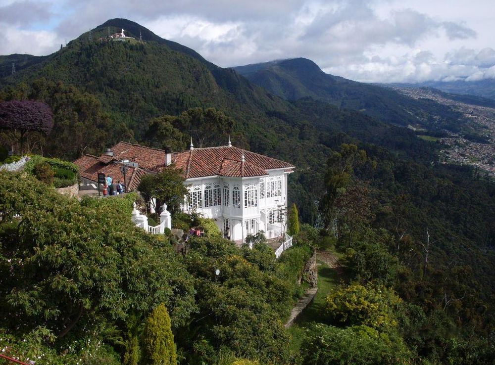 File:VISTA CERRO DE GUADALUE MONSERRATE.JPG - Wikimedia Commons