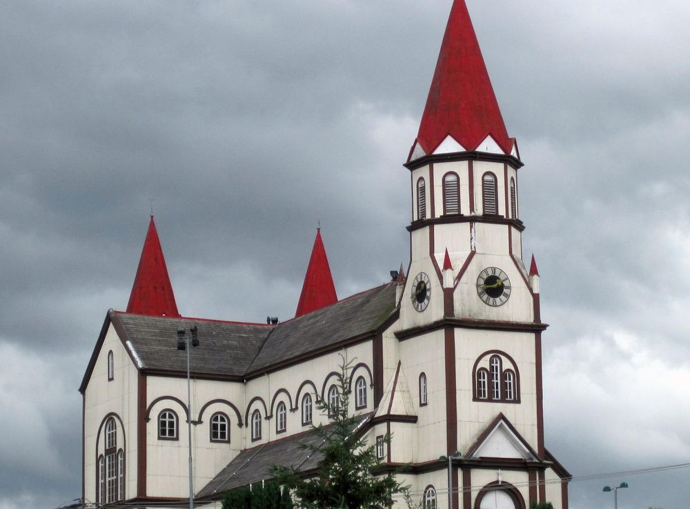 Archivo:IglesiaPuertoVarasChile.JPG - Wikipedia, la enciclopedia libre