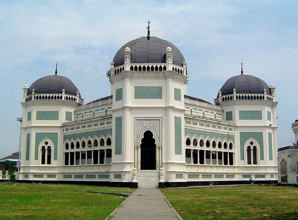 File:Great mosque in Medan cropped.jpg - Wikimedia Commons