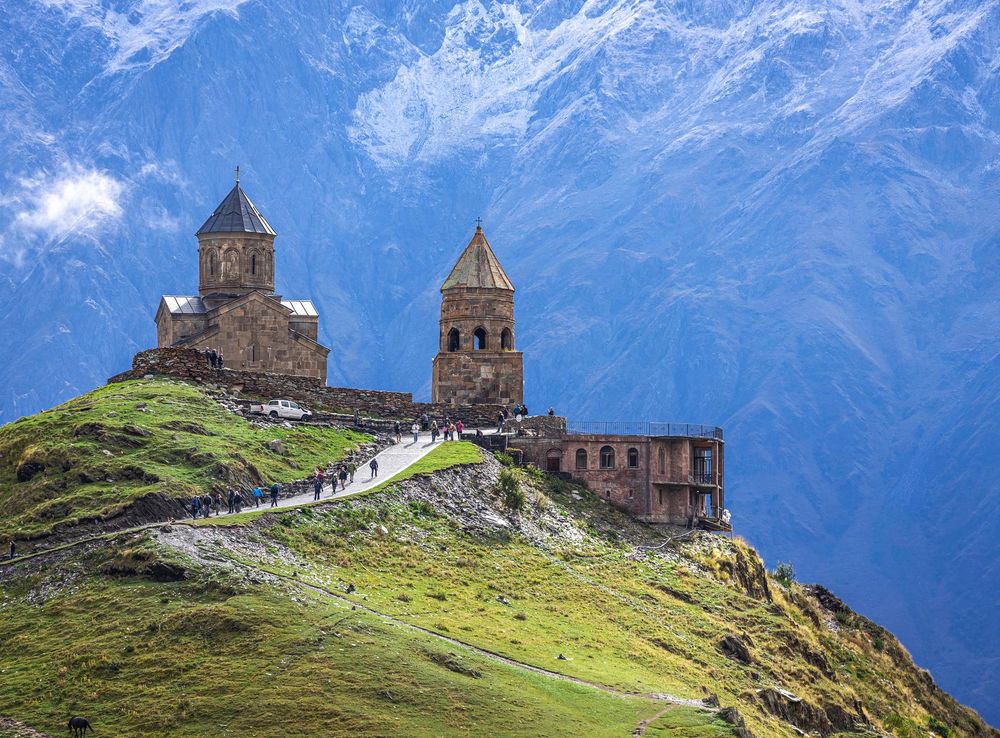 File:Gergeti Trinity Church 09.23.jpg - Wikimedia Commons