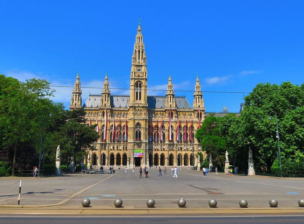 File:Rathaus Vienna.JPG - Wikimedia Commons