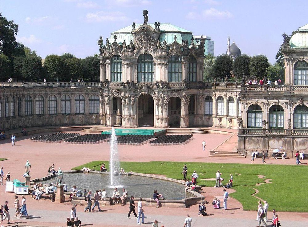 File:Dresden-Zwinger.courtyard.07.JPG - Wikimedia Commons
