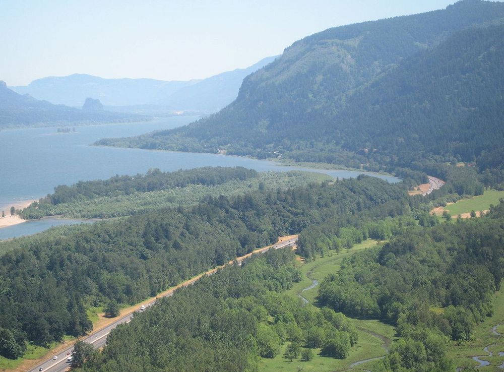 File:Columbia River Gorge view.jpg - Wikimedia Commons