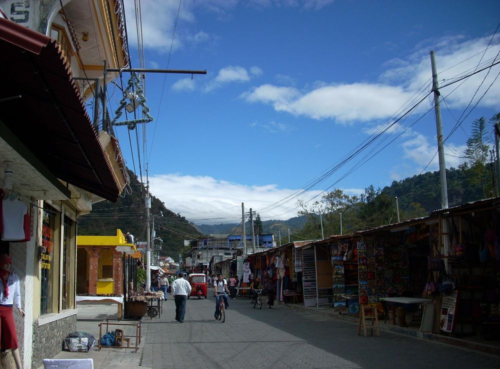 File:Panajachel Calle Santander 1.jpg - Wikimedia Commons