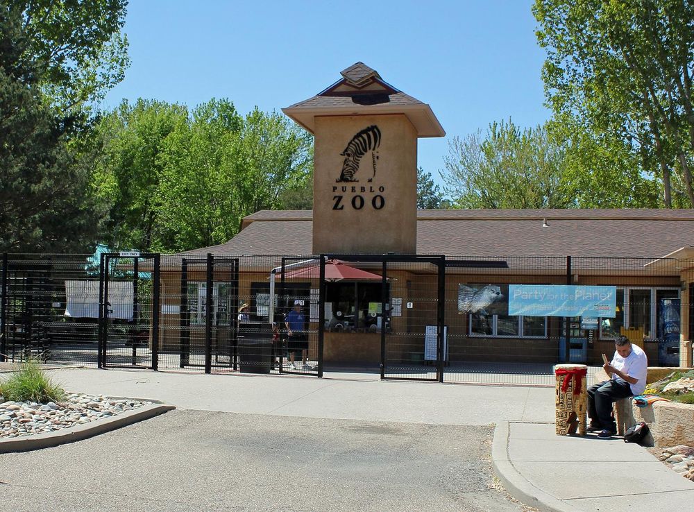 File:Pueblo City Park Zoo.JPG - Wikimedia Commons