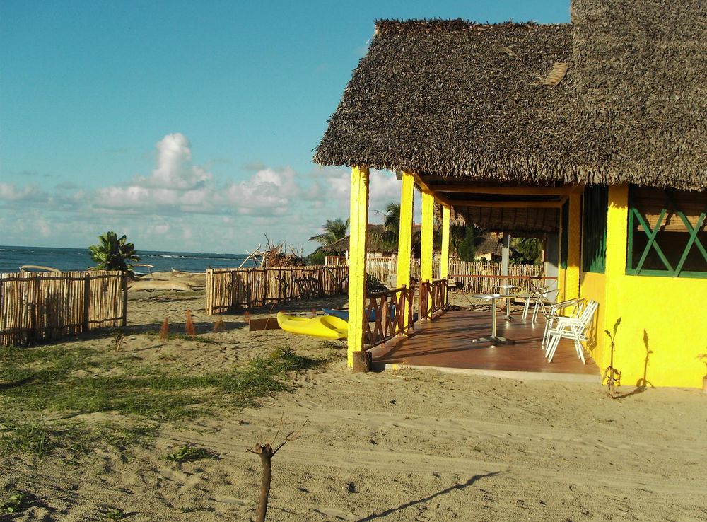File:Hotel Ixora Foulpointe.JPG - Wikimedia Commons