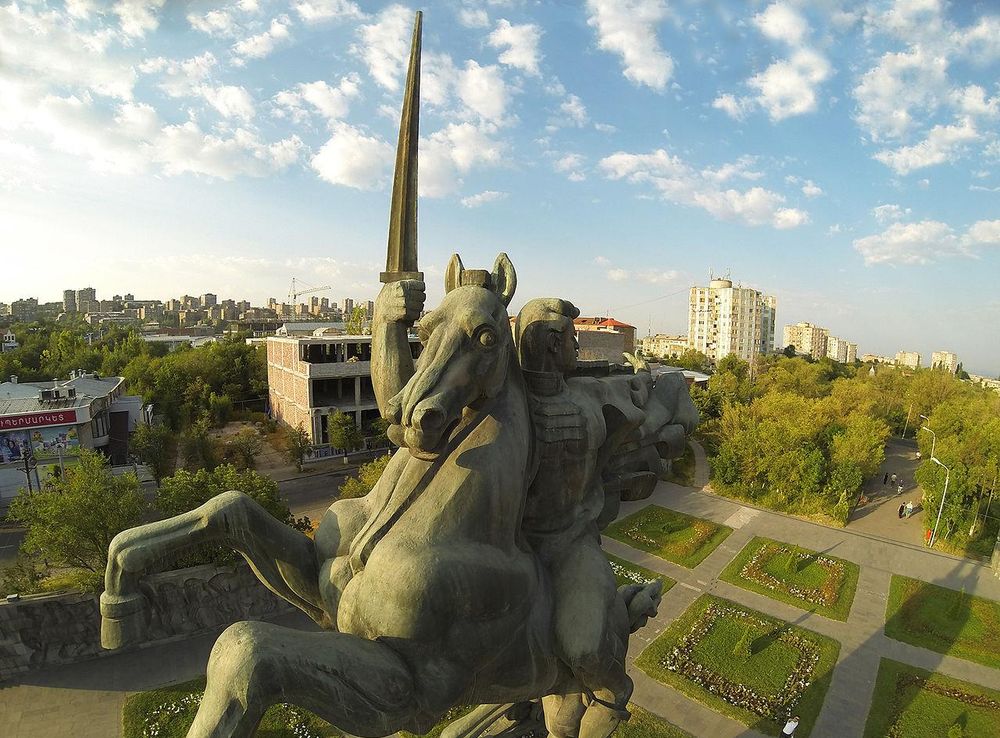 File:Գայի արձան.JPG - Wikimedia Commons