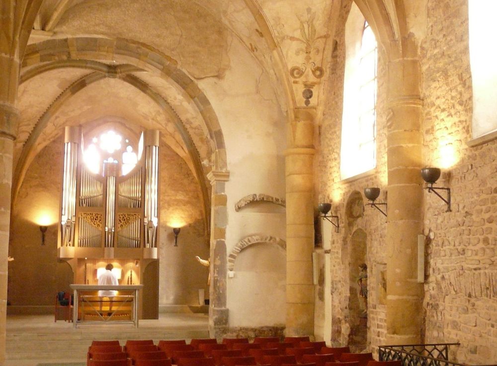 File:Old St Laurentius church Diekirch Luxembourg interior general view.JPG  - Wikimedia Commons