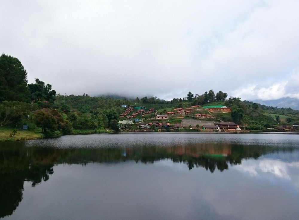 File:Ban Rak Thai Mae Hong Sorn Thailand (125159281).jpeg - Wikimedia  Commons