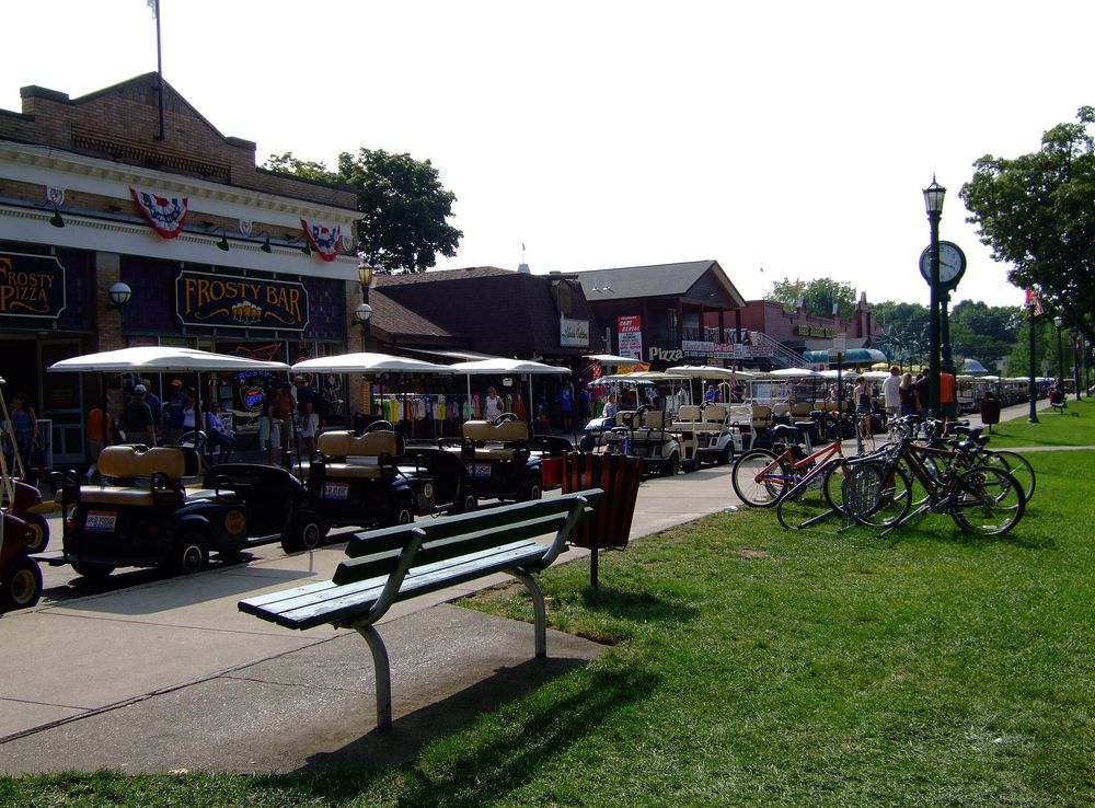 File:Delaware Ave on South Bass.JPG - Wikimedia Commons