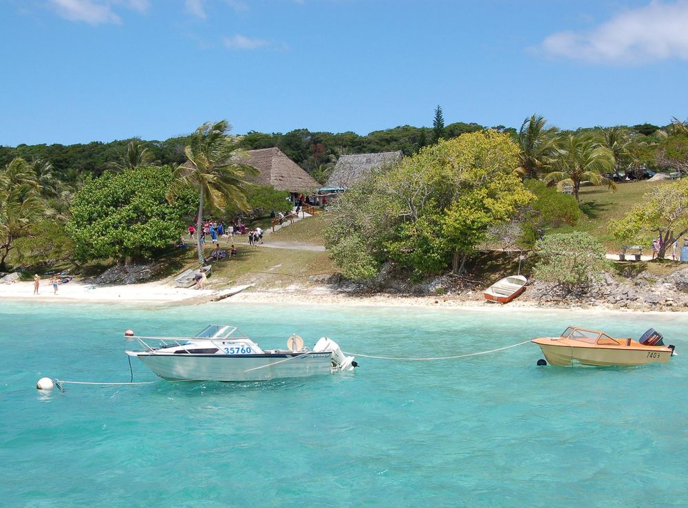 File:Santal Bay, Lifou, 2007 (1).JPG - Wikimedia Commons