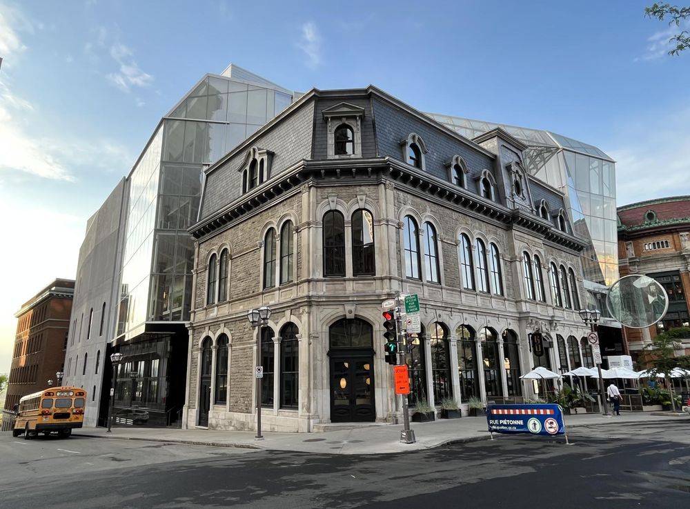 File:Le Diamant Theatre.jpg - Wikimedia Commons