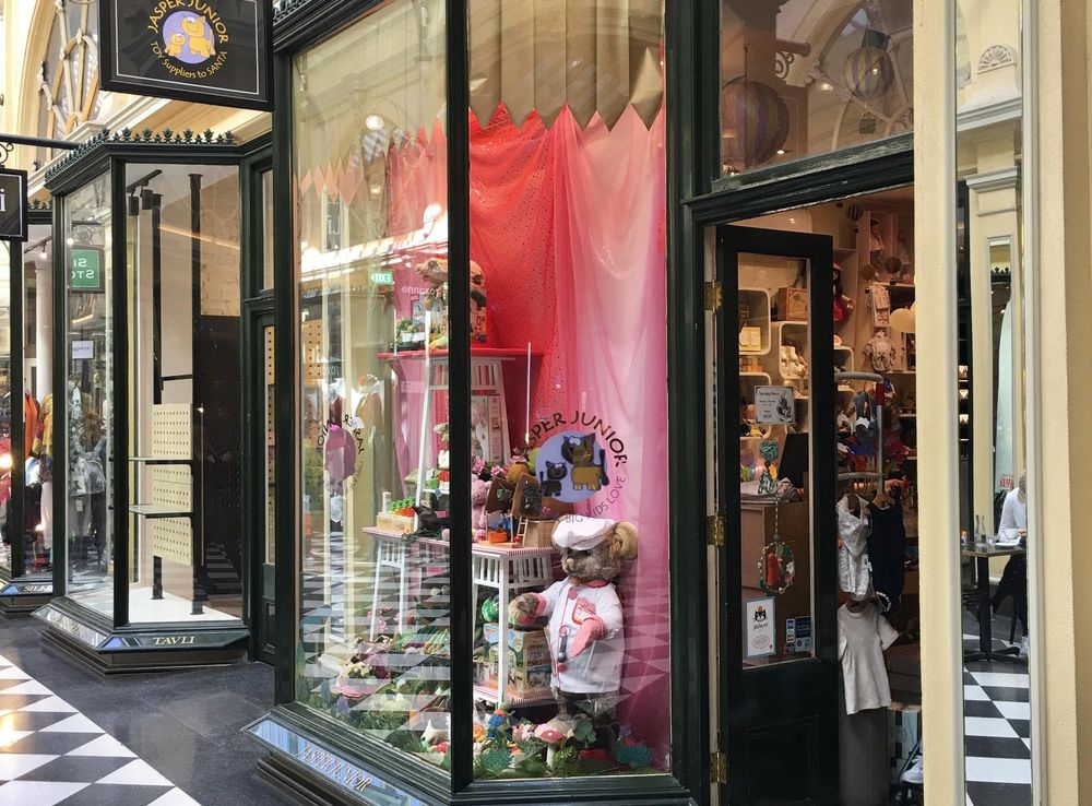 File:Royal Arcade Melbourne shopfront.jpg - Wikipedia