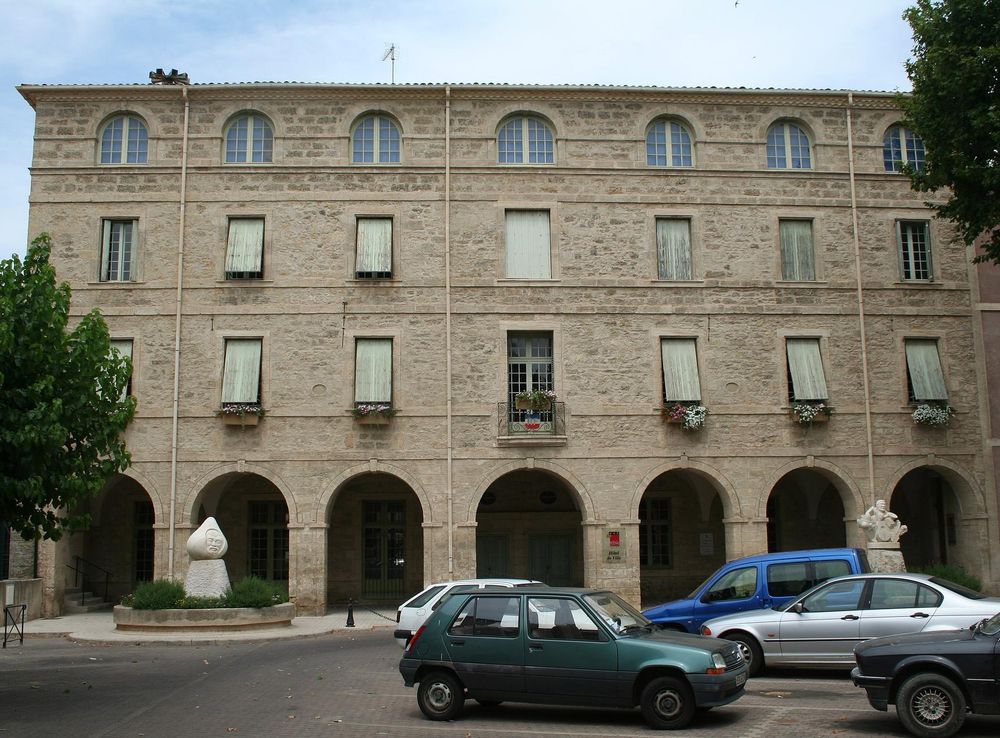 File:Pezenas mairie.JPG - Wikimedia Commons