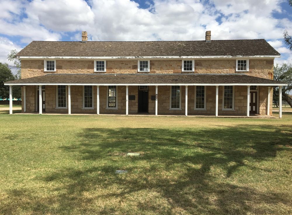 Fichier:Fort Concho, Headquarters.jpg — Wikipédia