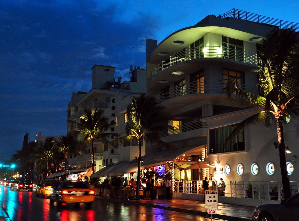 File:Ocean drive south beach miami night.JPG - Wikimedia Commons