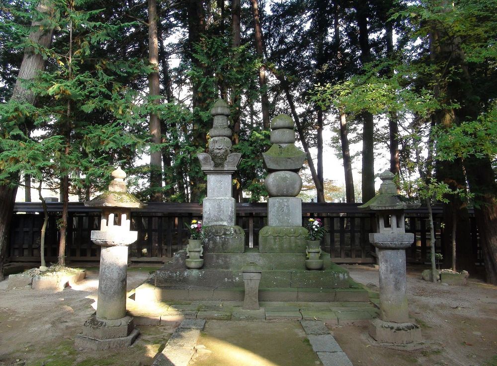 File:Grave of Takeda Shingen in Erinji.JPG - Wikimedia Commons