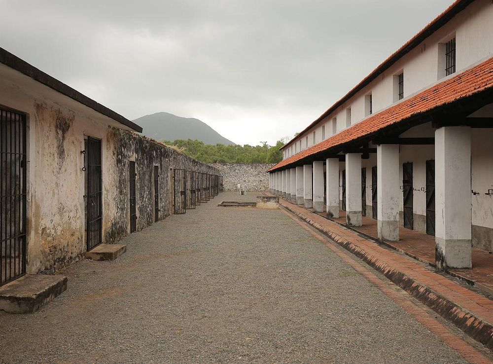 File:Nhà tù Côn Đảo.JPG - Wikipedia