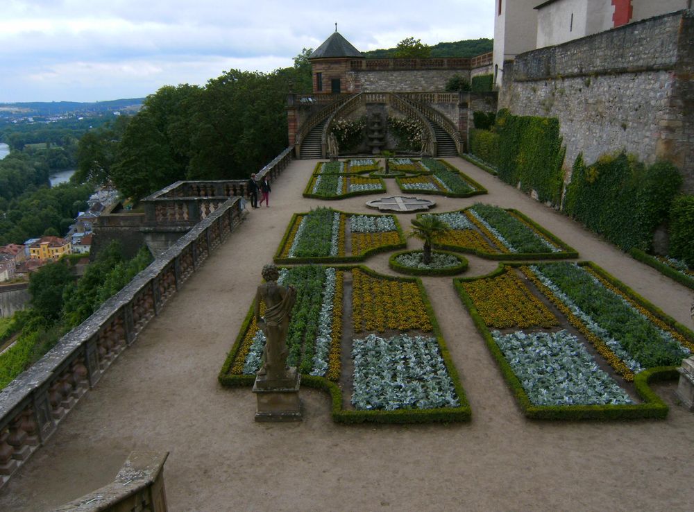 File:Würzburg-festung-marienberg-fürstengarten.JPG - Wikimedia Commons