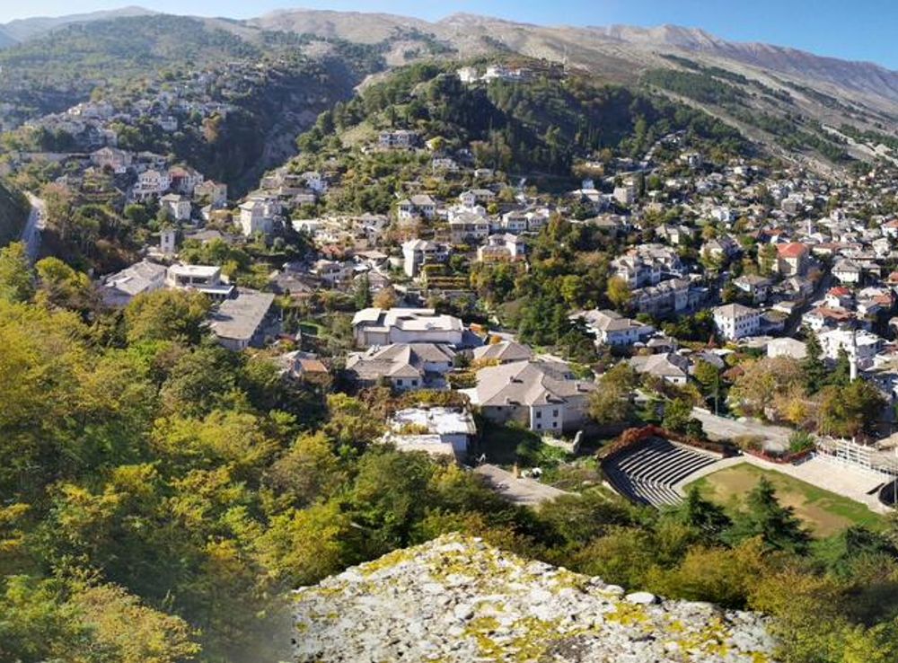 File:Rooftop panorama view of Gjirokastër castle 5.jpg - Wikipedia