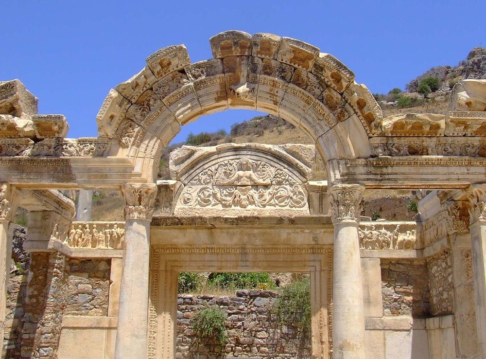 File:Temple of Hadrian Ephesus.JPG - Wikimedia Commons