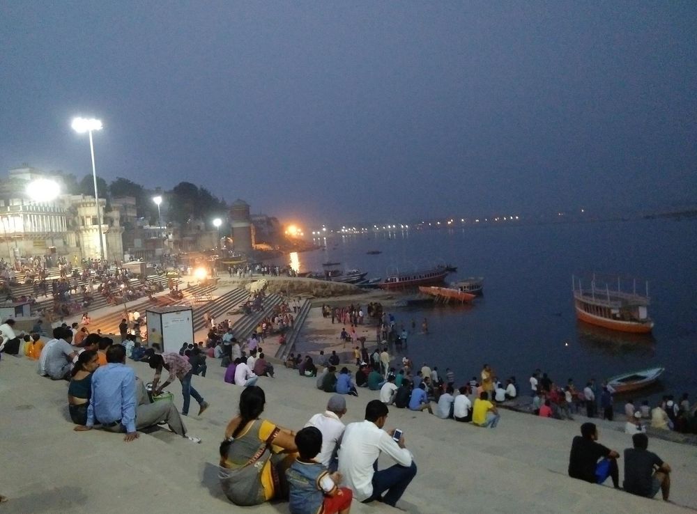 File:Assi Ghat, Varanasi.jpg - Wikimedia Commons