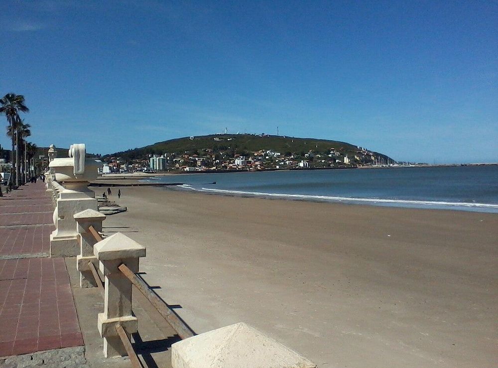 File:Playa de Piriápolis.jpg - Wikimedia Commons
