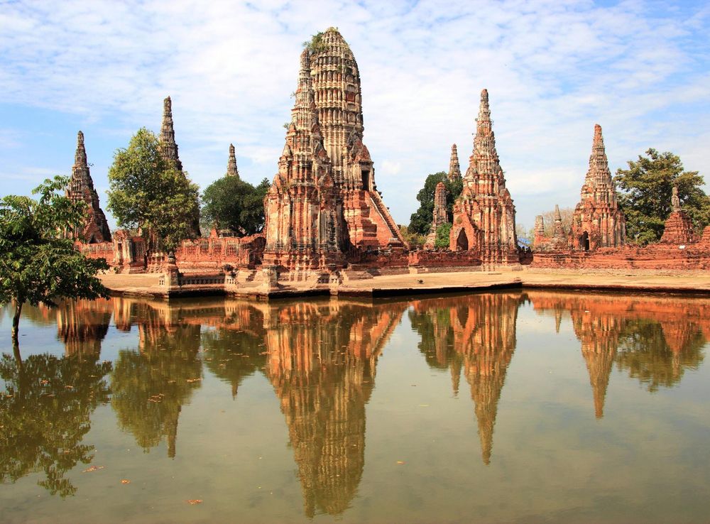 File:Wat Chaiwatthanaram and Reflection.jpg - Wikimedia Commons