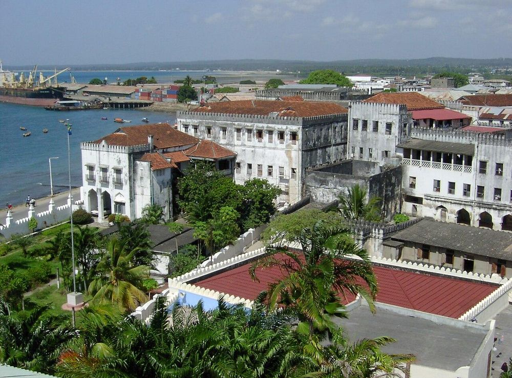File:Sultan's Palace, Zanzibar.JPG - Wikimedia Commons