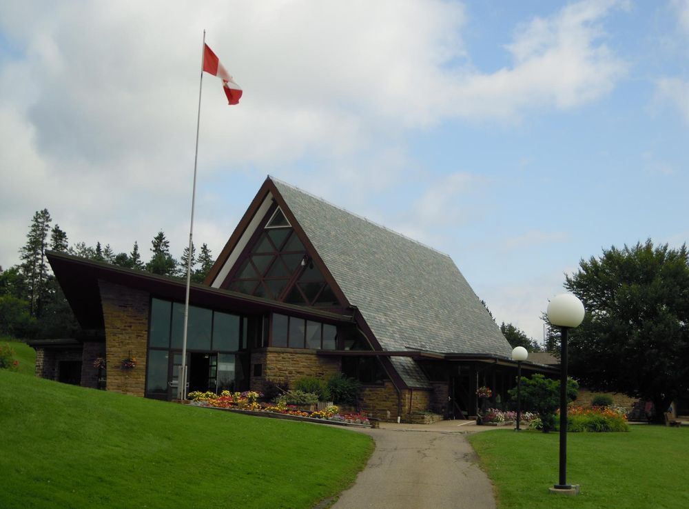 File:Visitor Centre at the Alexander Graham Bell National Historic Site of  Canada.JPG - Wikimedia Commons