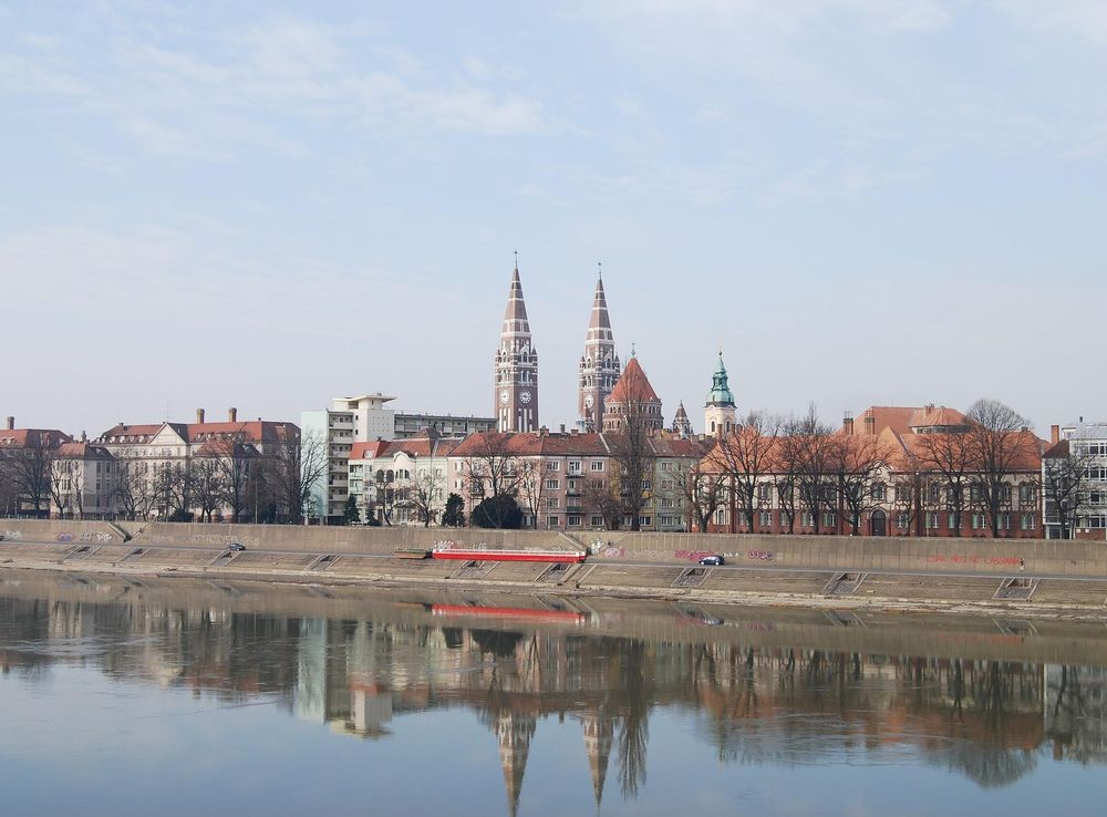File:Tisza River with Szeged cathedral.JPG - Wikimedia Commons