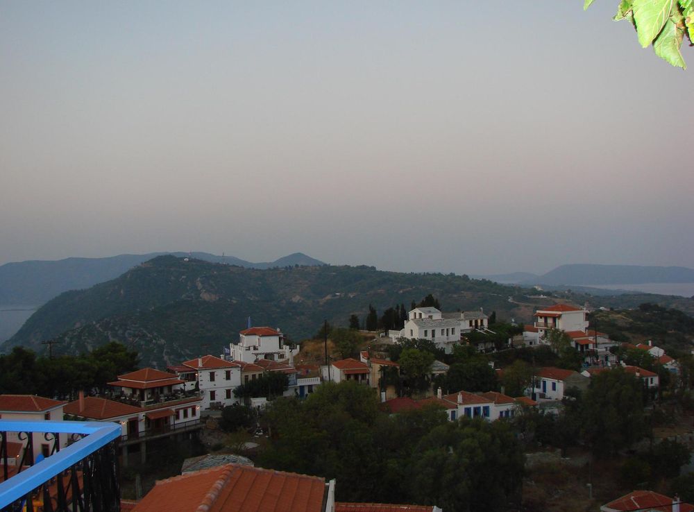 File:Old town (Alonissos).JPG - Wikimedia Commons