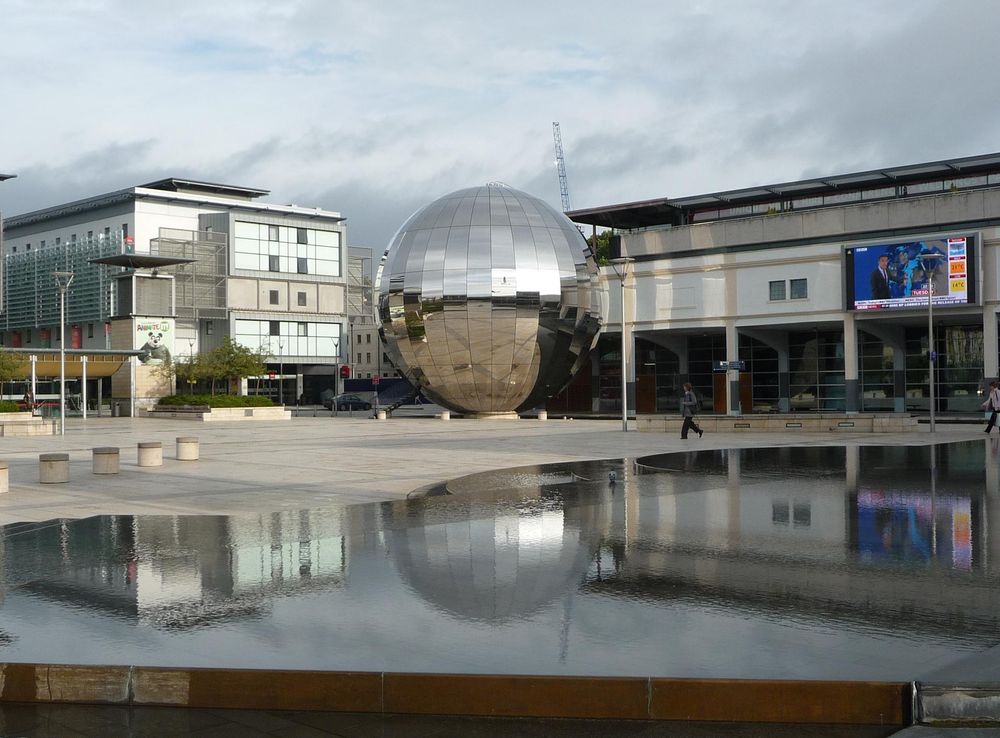 File:Millennium Square 07.jpg - Wikipedia