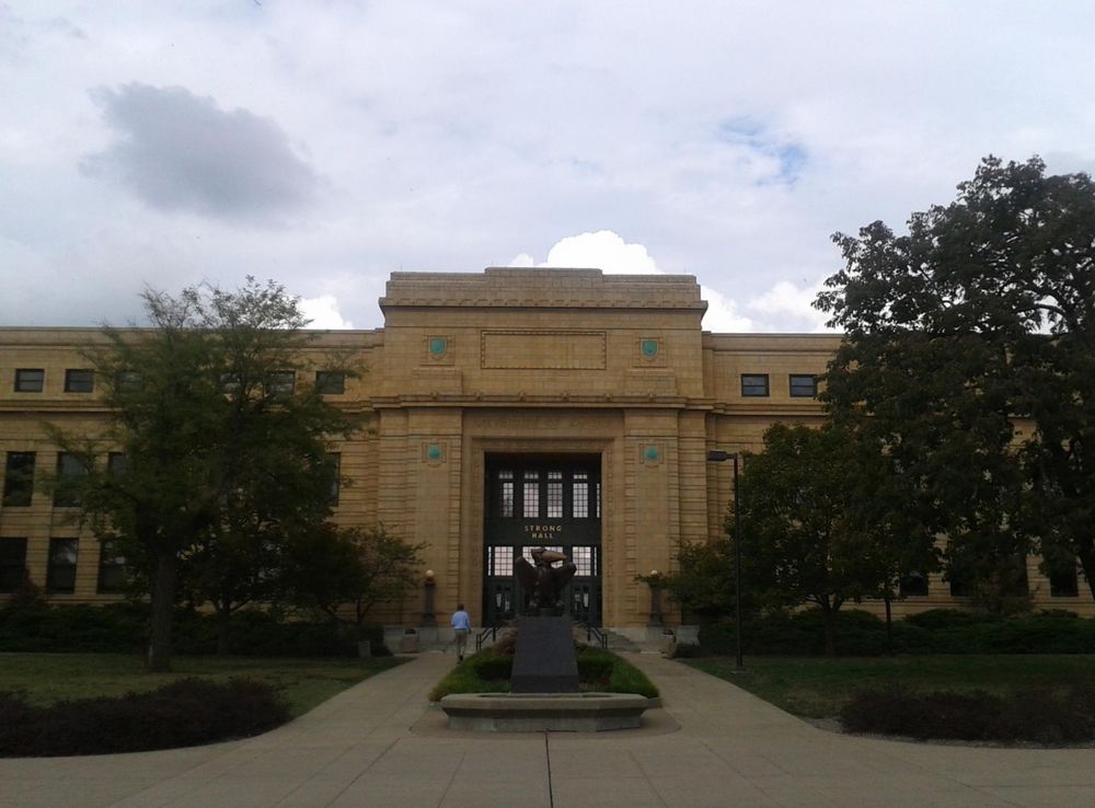 File:Strong Hall University of Kansas, Lawrence Campus.jpg - Wikimedia  Commons