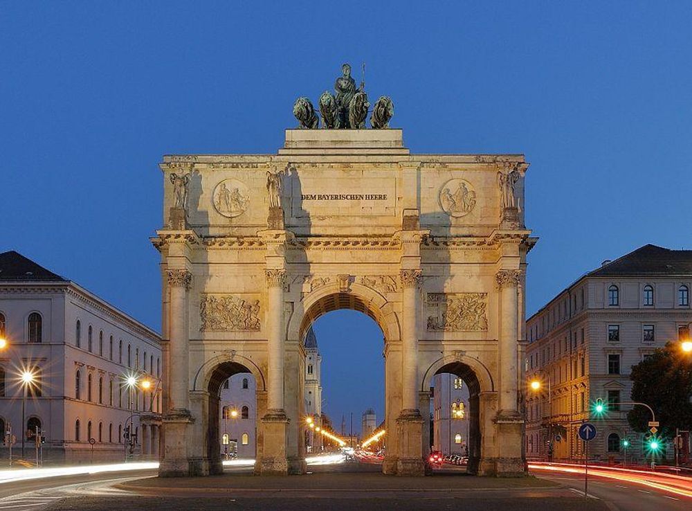 File:Siegestor Munich at Dusk.JPG - Wikipedia