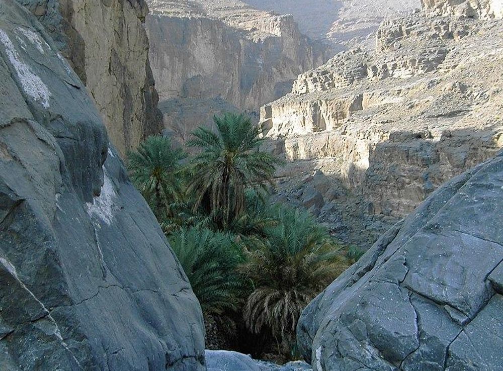 File:Wadi Ghul - Hajjar Gebirge.jpg - Wikimedia Commons
