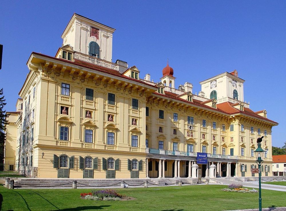 File:Eisenstadt - Schloss Esterhazy.JPG - Wikipedia