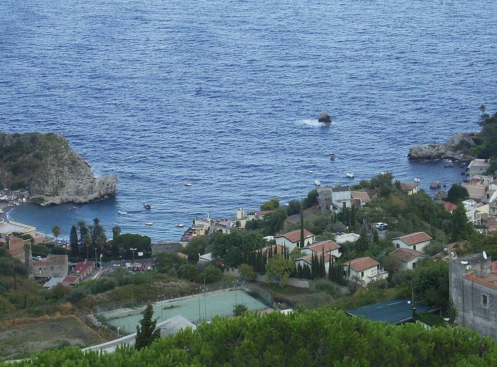 File:Mazzaro seen from Taormina.JPG - Wikipedia