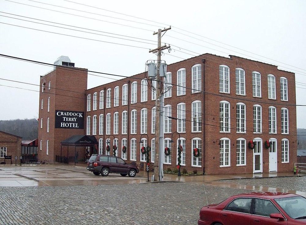 File:Craddock Terry Hotel Dec 08.JPG - Wikipedia