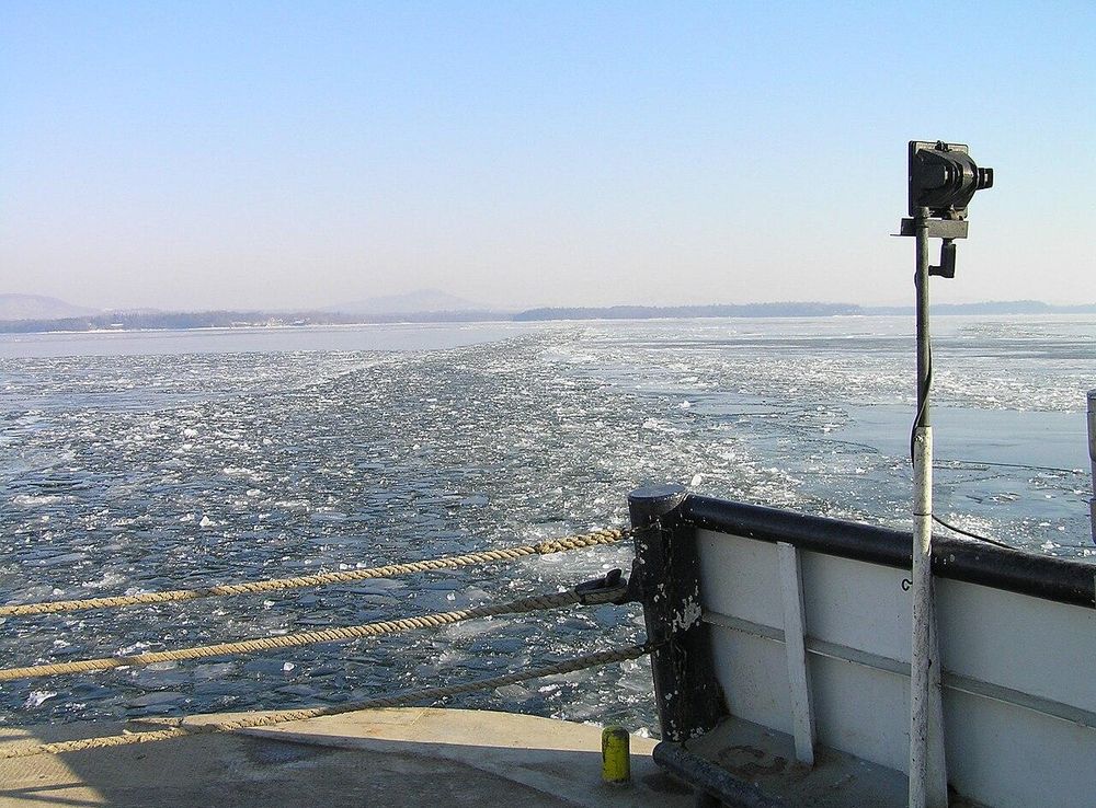File:Lake Champlain Winter Ferry.JPG - Wikimedia Commons