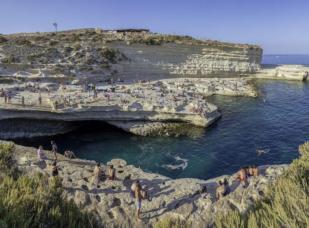 File:Piscina de San Pedro, Marsaxlokk, isla de Malta, Malta, 2021-08-21, DD  36-46 PAN.jpg - Wikimedia Commons