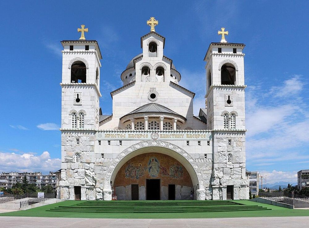 File:Podgorica, cattedrale della resurrezione di cristo, esterno 01.JPG -  Wikipedia
