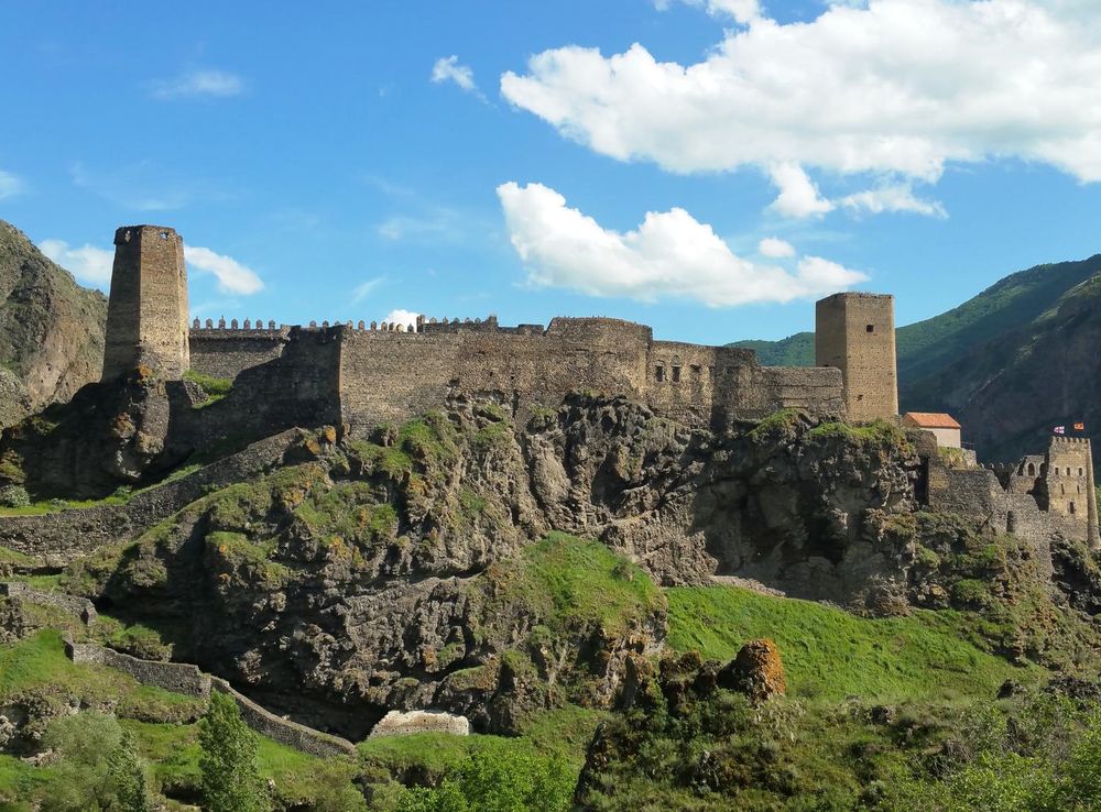 File:Khertvisi Fortress Full View North.jpg - Wikimedia Commons