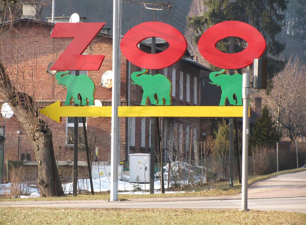 File:Oliwa Zoo giant road sign March 2010.JPG - Wikimedia Commons